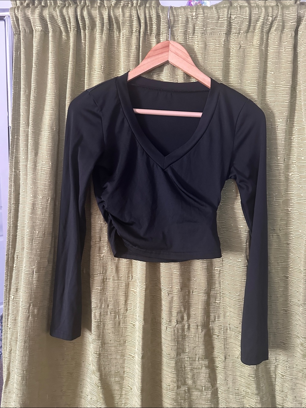 SHEIN Black V-Neck Ruched Long Sleeve Cropped Top